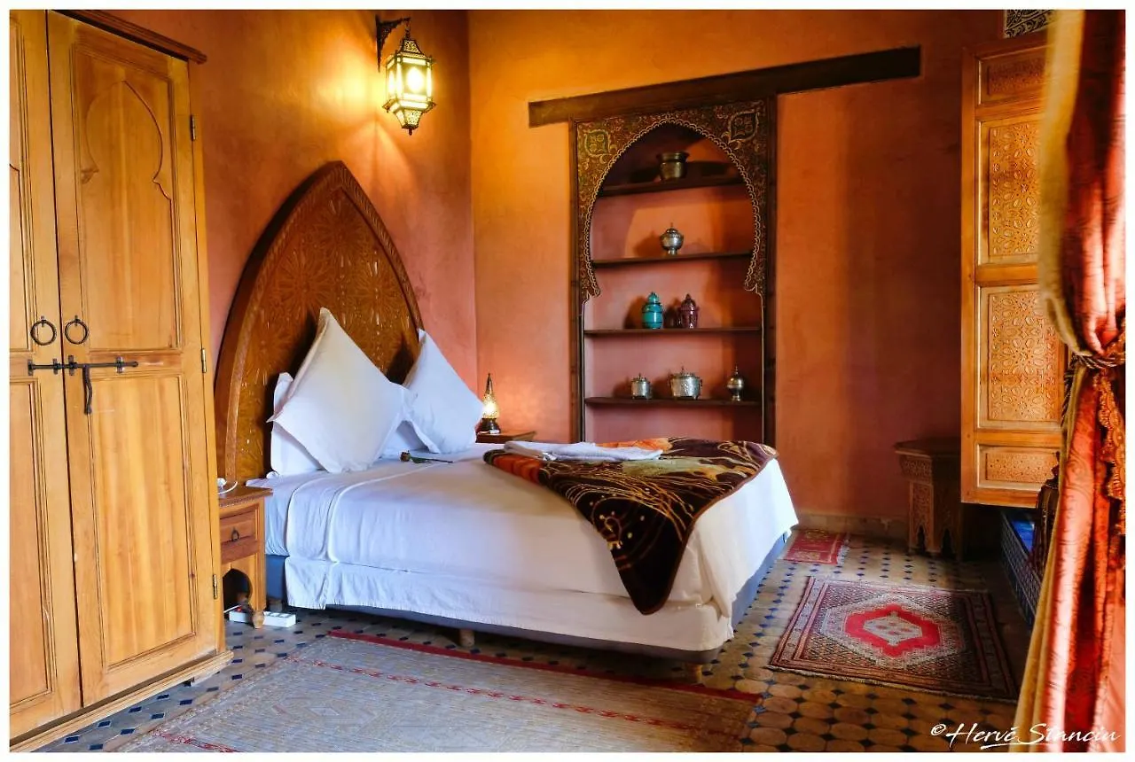 Riad Layalina Fes 7 Chambres & 18 Personnes Piscine, Parking, Vue & Wifi Au Pied Medina 0*,  Marocco