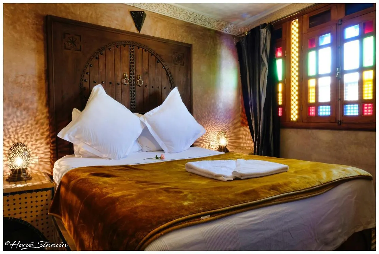 Riad Layalina Fes 7 Chambres & 18 Personnes Piscine, Parking, Vue & Wifi Au Pied Medina