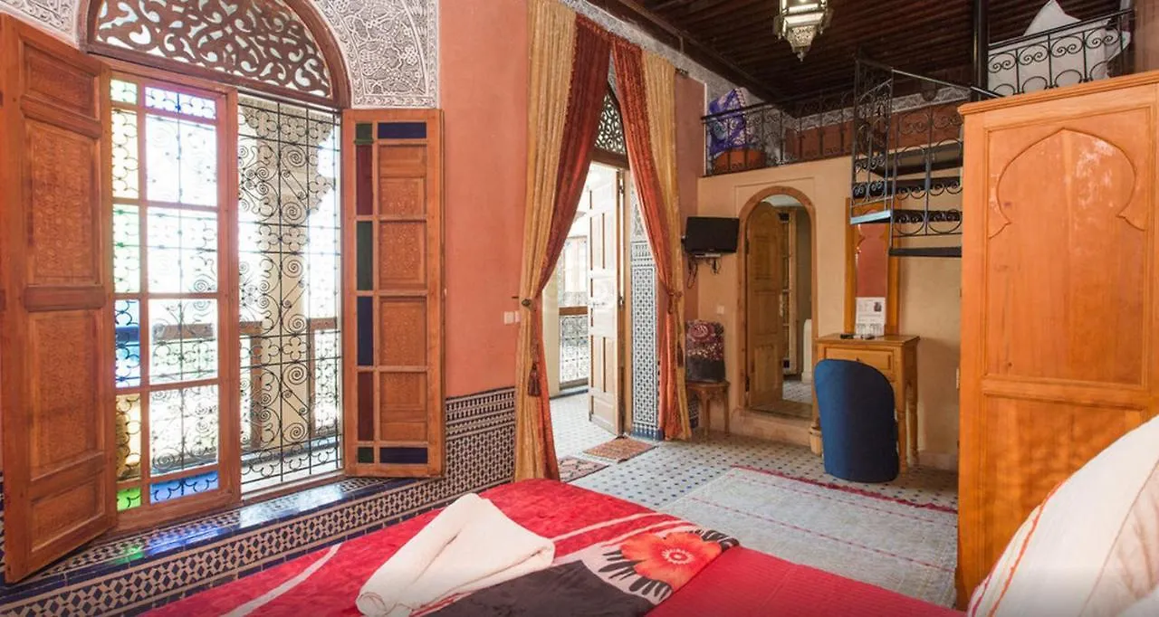 Riad Layalina Fes 7 Chambres & 18 Personnes Piscine, Parking, Vue & Wifi Au Pied Medina