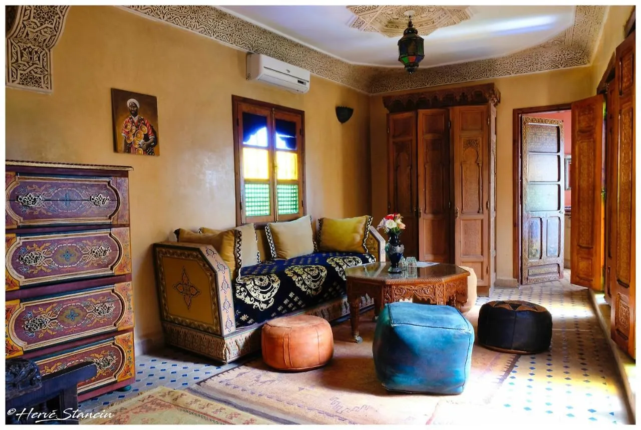 Riad Layalina Fes 7 Chambres & 18 Personnes Piscine, Parking, Vue & Wifi Au Pied Medina