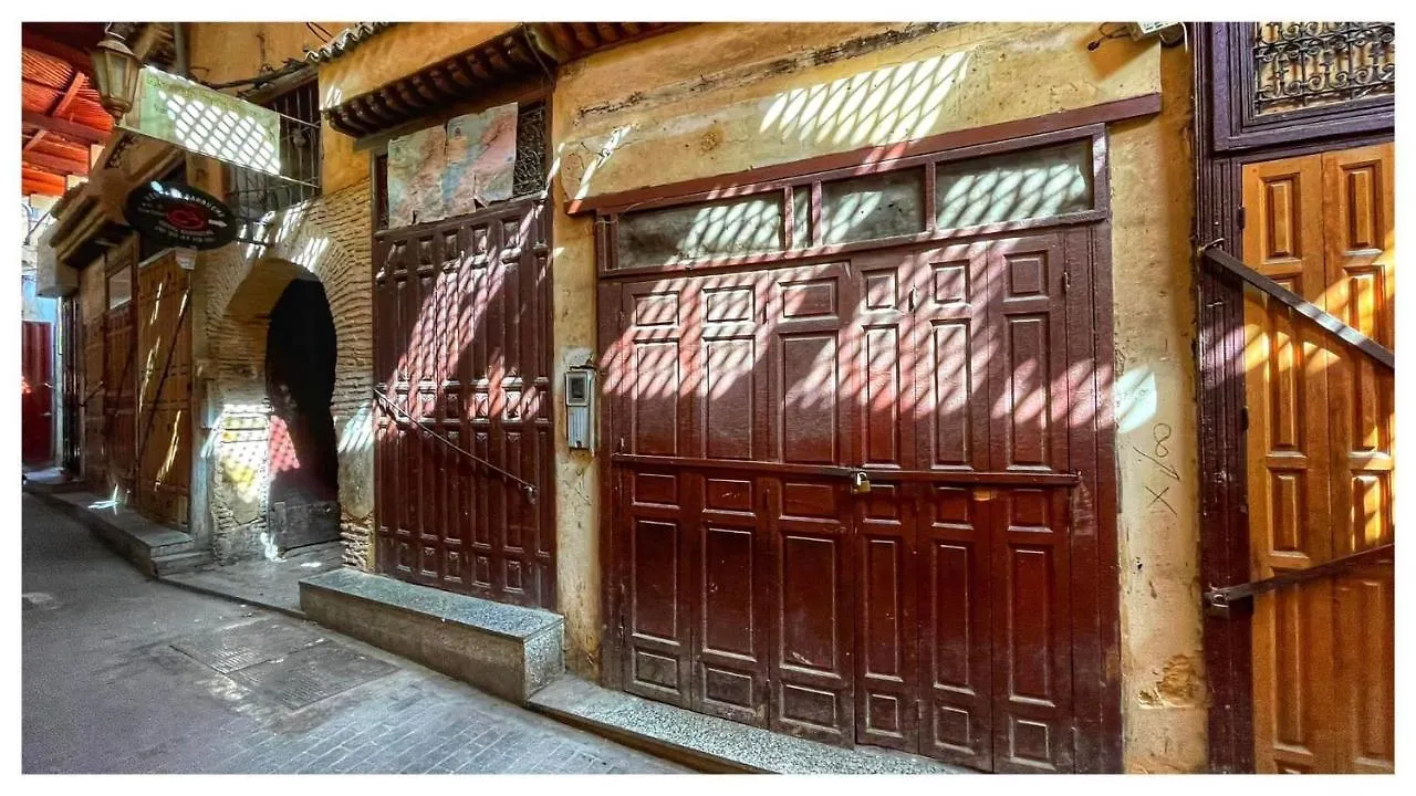 Riad Layalina Fes 7 Chambres & 18 Personnes Piscine, Parking, Vue & Wifi Au Pied Medina